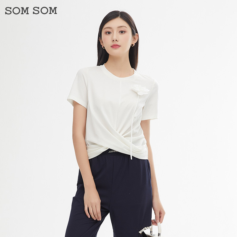 SOMSOM/索玛立体花朵正肩短袖T恤女夏季显瘦不规则设计感小众半袖