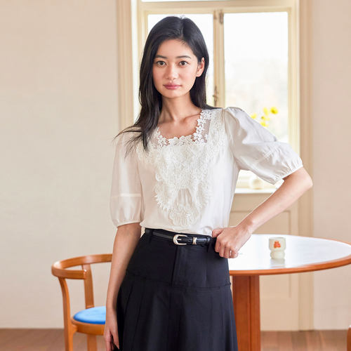 SOMSOM/索玛夏季法式浪漫风白色泡泡袖蕾丝拼接上衣女气质衬衫