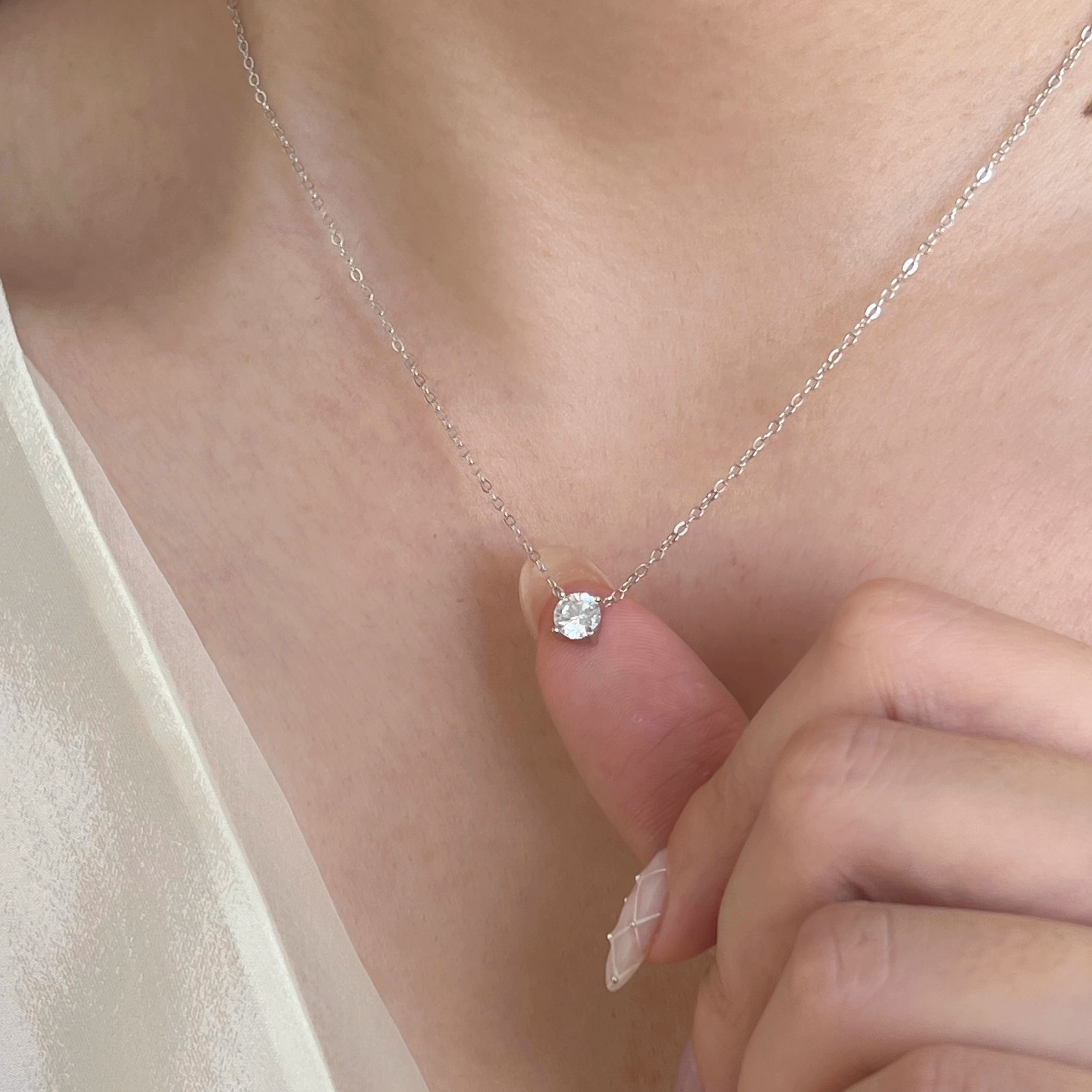 赵露思同款鼻屎钻锁骨链