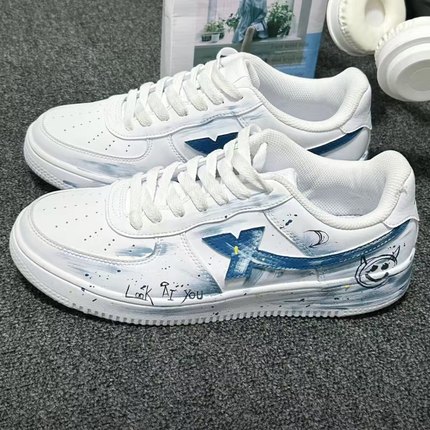 定制球鞋特步空军一号小恶魔潮流百搭舒适解构防滑低帮板鞋男白蓝