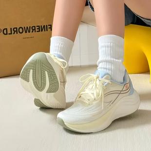 安踏叶子6跑步鞋女2025冬季新品轻质厚底轻便体侧休闲运动鞋女鞋