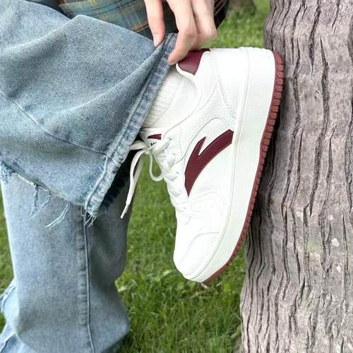 安踏元年女子厚底小白鞋板鞋