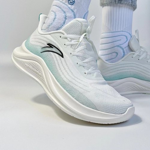 安踏都市畅跑跑步鞋轻柔减震