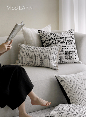 澜品CH@NEL经典格纹黑白抱枕 别墅靠垫样板房靠包客厅沙发方腰枕