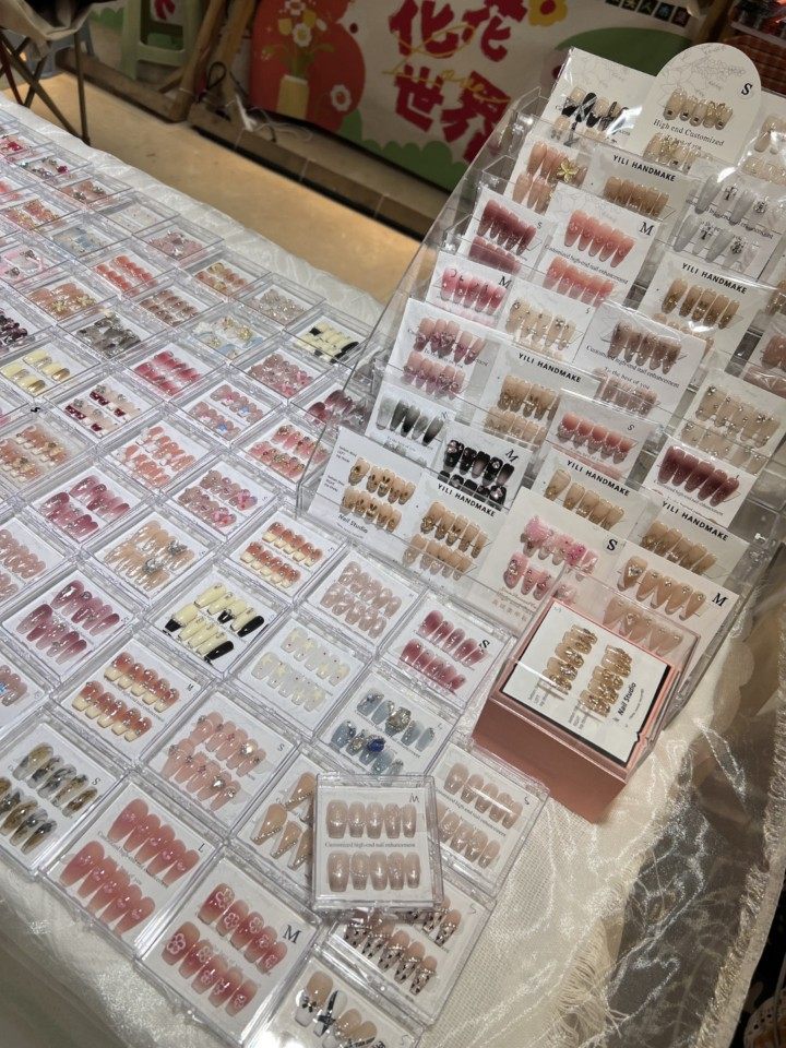 店内任选3副纯手工穿戴甲包含材料包可备注尺码超值得哦