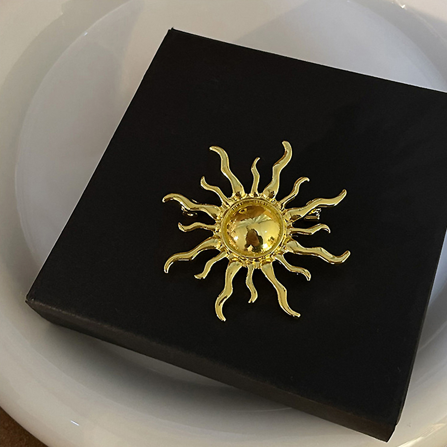 太阳火焰胸针金色合金