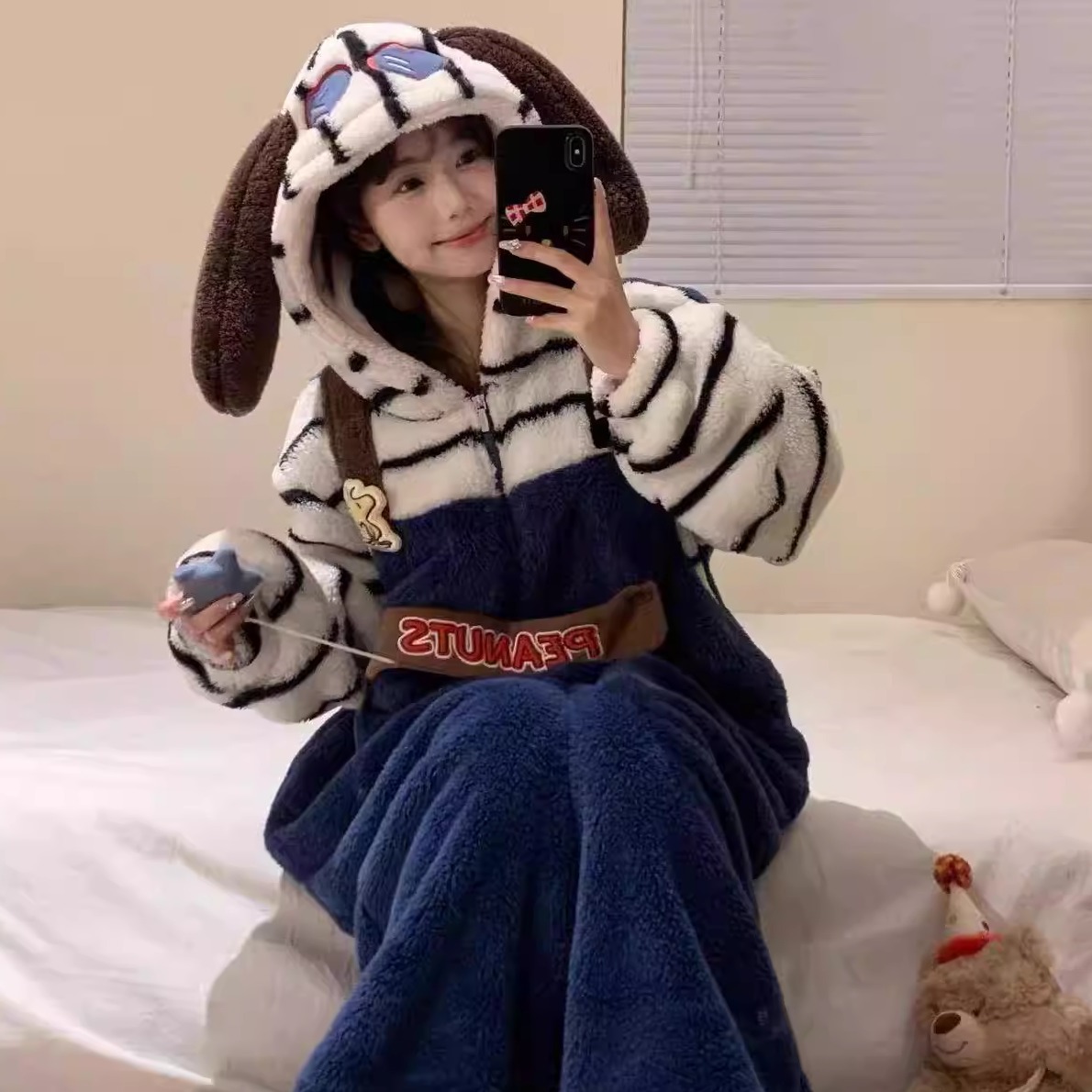 2025睡衣可爱小狗连体睡衣女2025新款秋冬季珊瑚绒加绒加厚连帽家