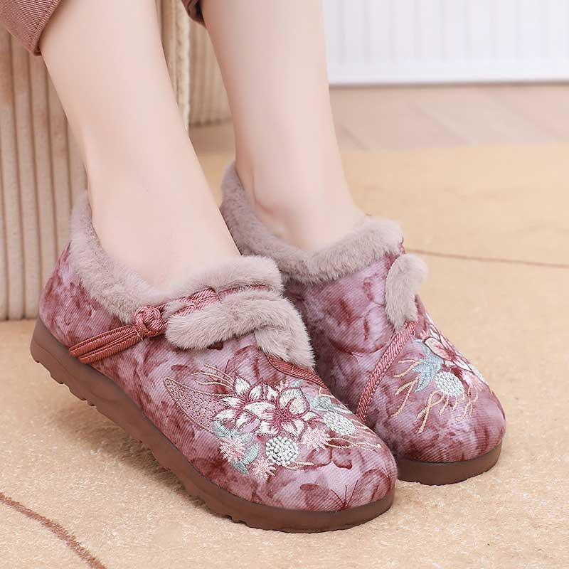 女冬季绣花加绒奶奶中老年民族风加厚保暖防滑软底老北京布鞋棉鞋