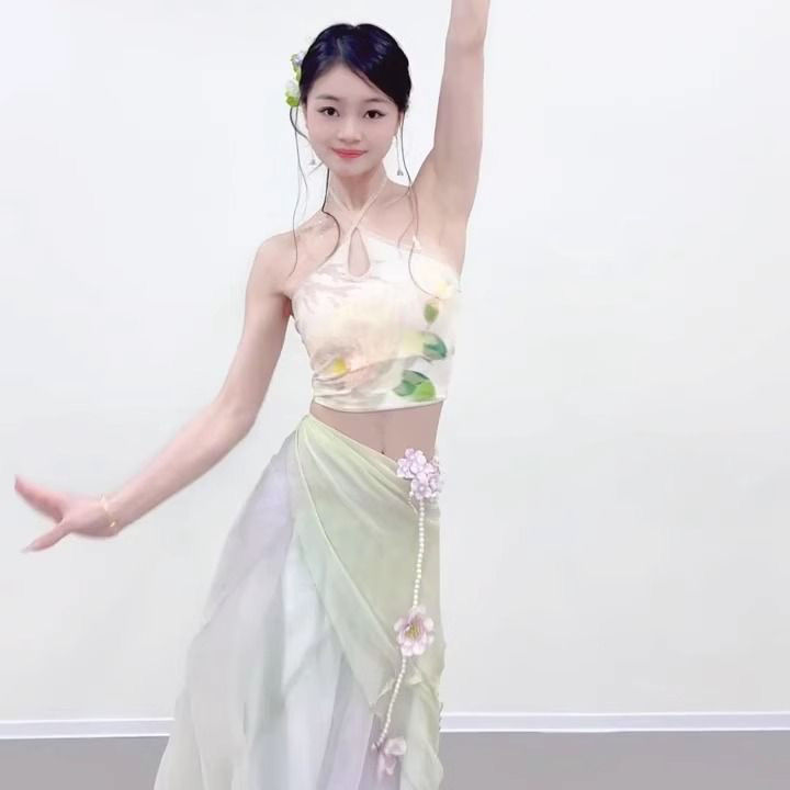 新款古典舞蹈服装新中式