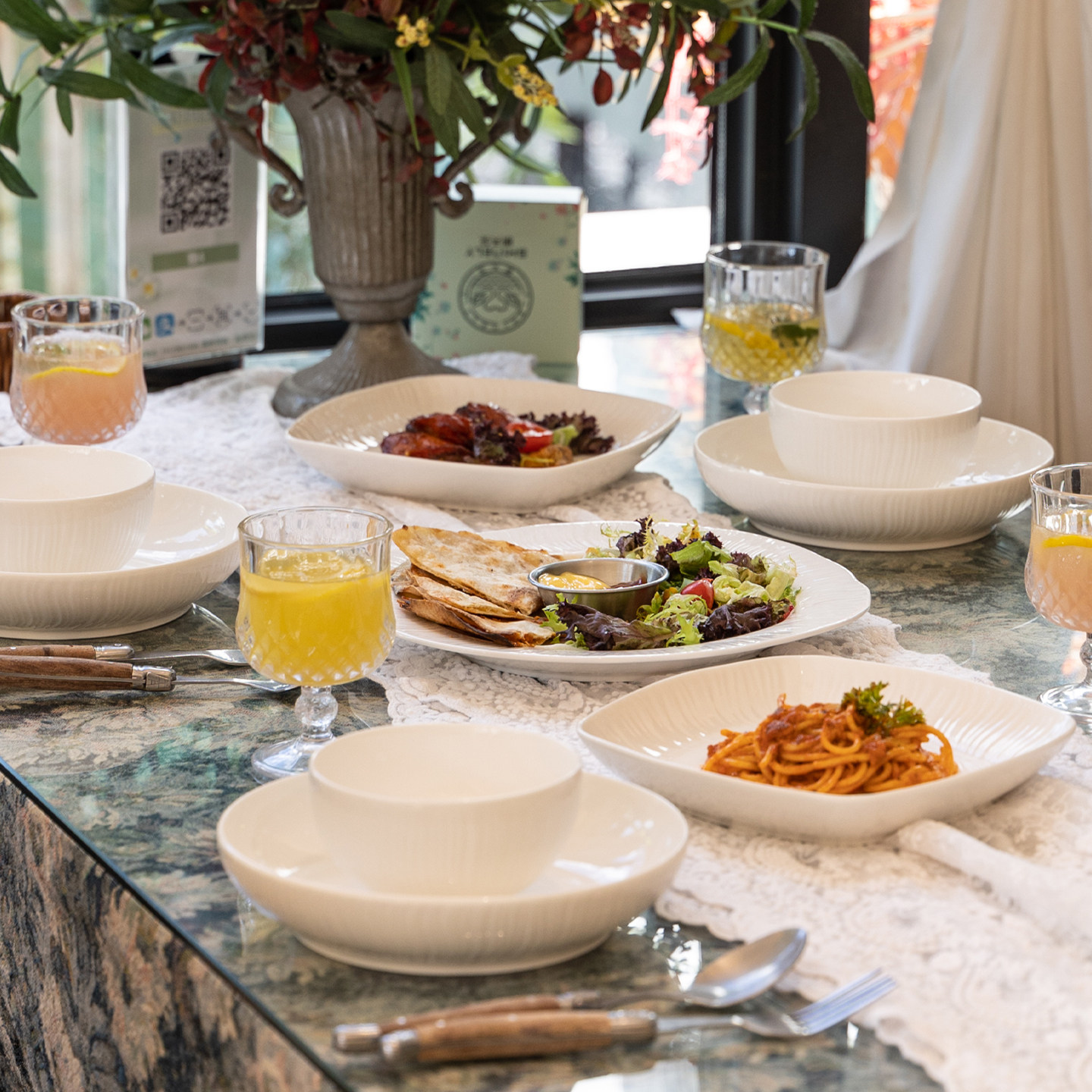 纯白色碗碟餐具套装家用2024新款釉下彩陶瓷碗盘简约高级感乔迁礼