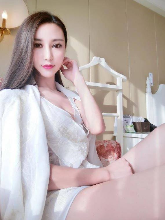 刘美人刘钰懿绣花真丝睡袍女夏季长款系带浴袍家居服白色睡衣长袖