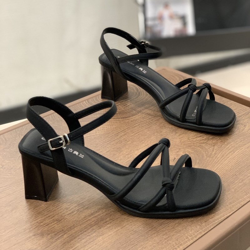 一字扣带仙女风配裙子凉鞋女2024夏季新款粗跟网红爆款温柔高跟鞋