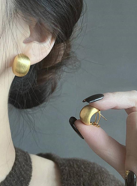 金色拉丝豌豆耳钉女小众设计轻奢金属高级感时尚气质百搭耳扣耳环