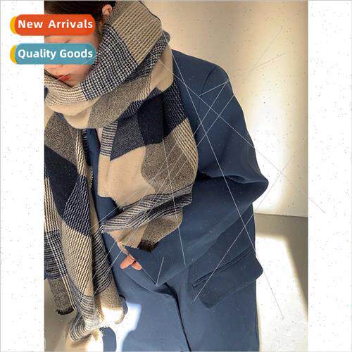 Retro Japanese system shows whe blue plaid thickened scarf f