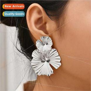 Europe female sequin Fashion cold metal senior earrings wind