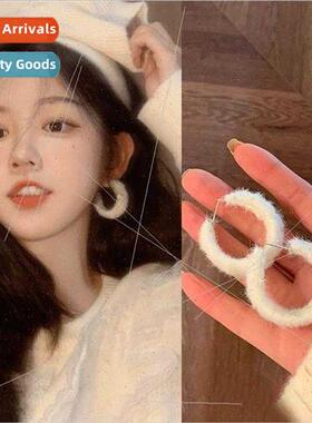 Autumn winter new plush C-shaped earrings female niche circl