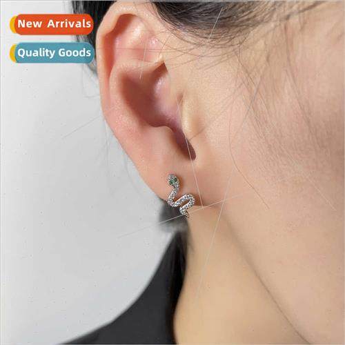 Drilling small snake earrings Europe punk hip-hop hottie scr