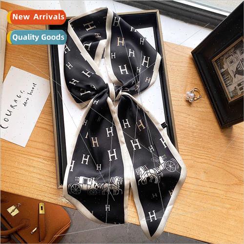2021 new Europe Uned States letters fashion small silk scarf