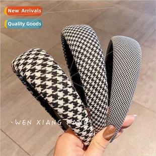 thousand birds out hair wide female card band ins grid