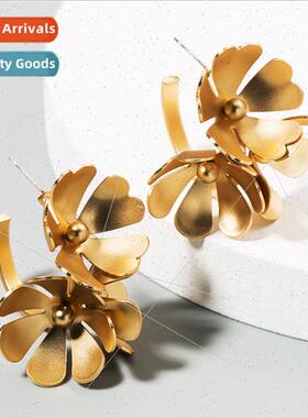 2020 new Europe fashion gold flower earrings female multi-la