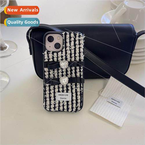Small fragrant wind black and white stripes iPhone15 three-d