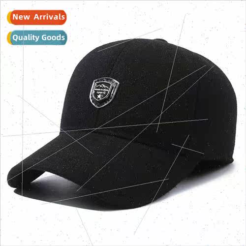 Middle-aged old people in fall winter new hat simple men pad