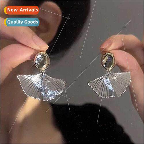 Metal Ginkgo Leaf Earrings Female Retro Delicate Fashion Ear