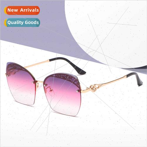 Metal patterned frame diamond cut edge irregular sunglasses