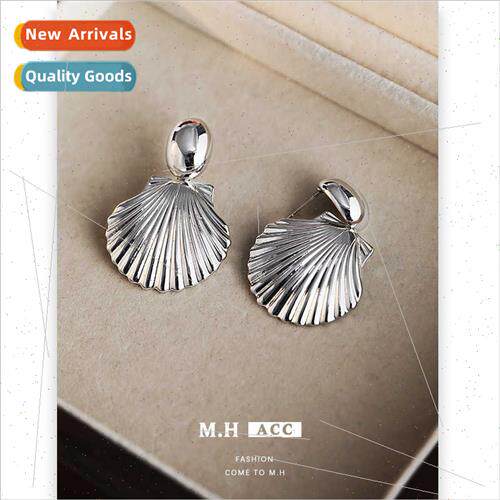 Winter new shell earrings female sweet cool simple niche hun