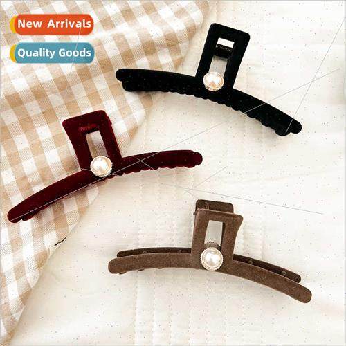 mple light luxury pearl velvet hair claw female senior sense