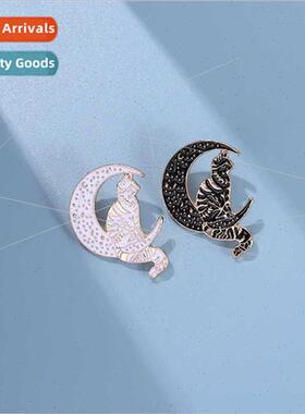 Cartoon sting on moon cat shape metal lacquer badge clothes