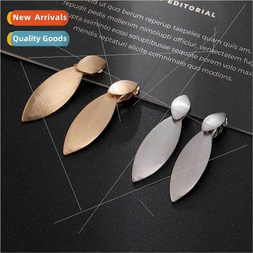 Earrings clip high fashion earrings match earrings Europe
