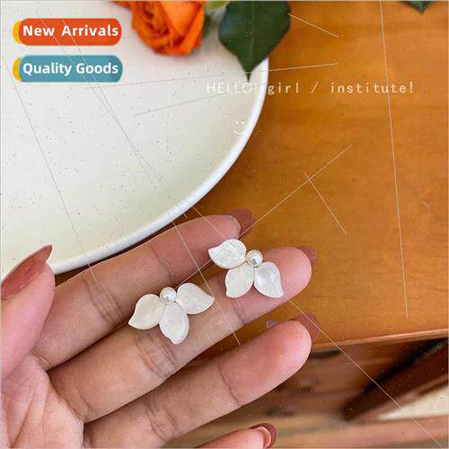 Korea niche whe pearl flower earrings 2022 new tide feeling