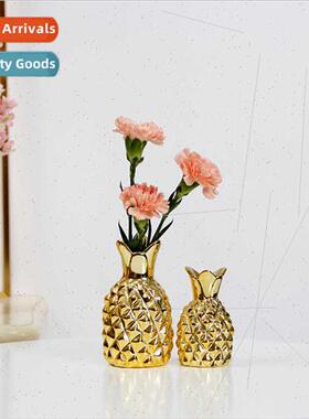 gold ceramic vase flower arrangement pineapple pattern deskt