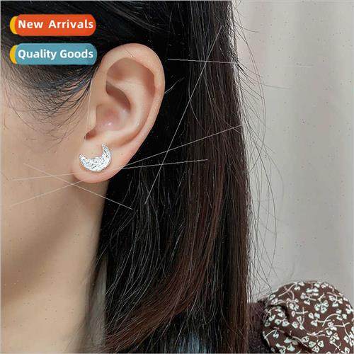 Irregular fold muscle texture pattern moon earrings simplici