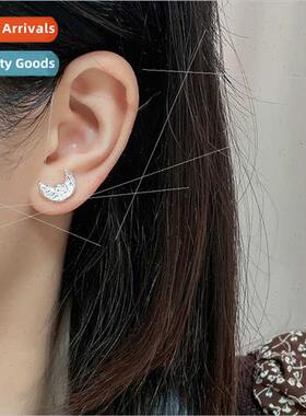 Irregular fold muscle texture pattern moon earrings simplici