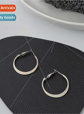 2022  Korea new fashion circle ear buckle ins cold wind geom