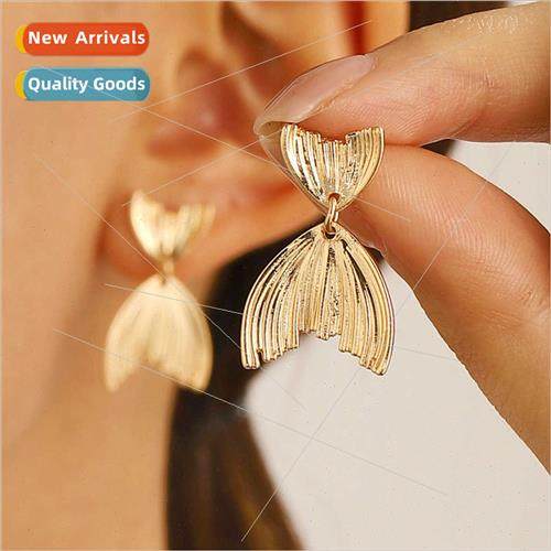 Europe new pleated fishtail earrings women retro mermaid ear