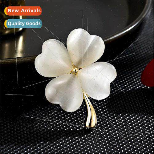 New fresh sweet lucky clover corsage delicate versatile coat