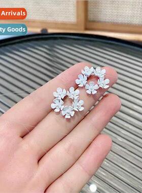 Milk whe flower earrings new 2023 super gentle simple pearl