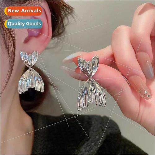 Folded Fishtail Shape Stud Earrings Europe Earrings Minimali