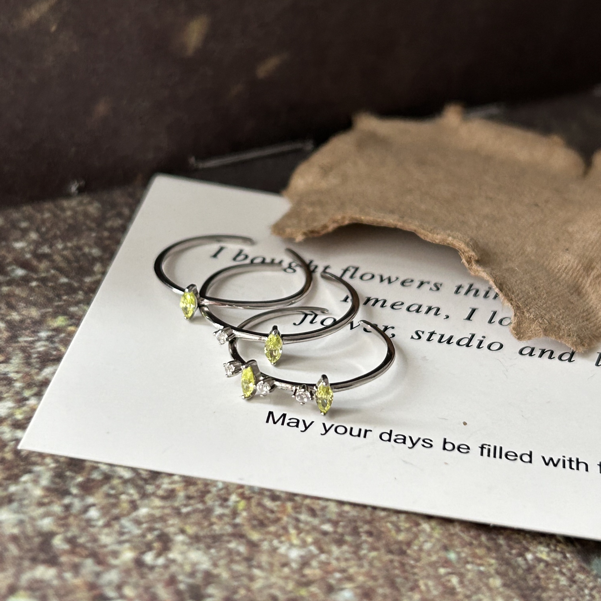 Pinecone home·【绿叶子】S925纯银绿钻开口叠戴款简约爆闪戒指