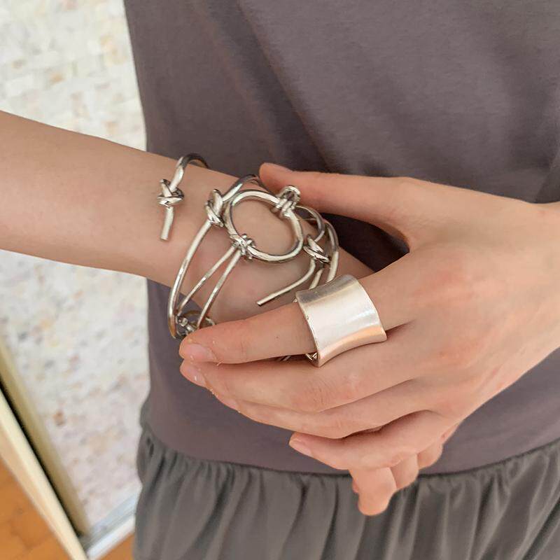 LONSLAN ACC 2024 A DESIGN SENSE STACKED CUT-OUT THIN CIRCLE KNOTTED OPEN BRACELET COMBINATION