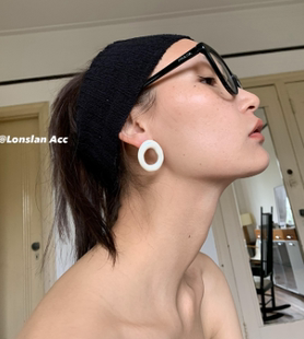 LONSLAN 椭圆形奶白色镂空简约百搭吸睛耳钉耳饰 ACC