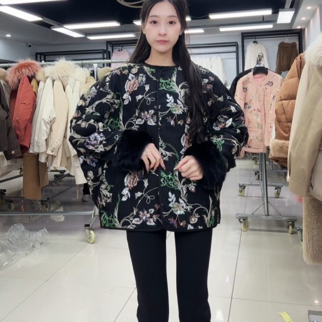 1202芬达  83号 bu退换价格599  衣长