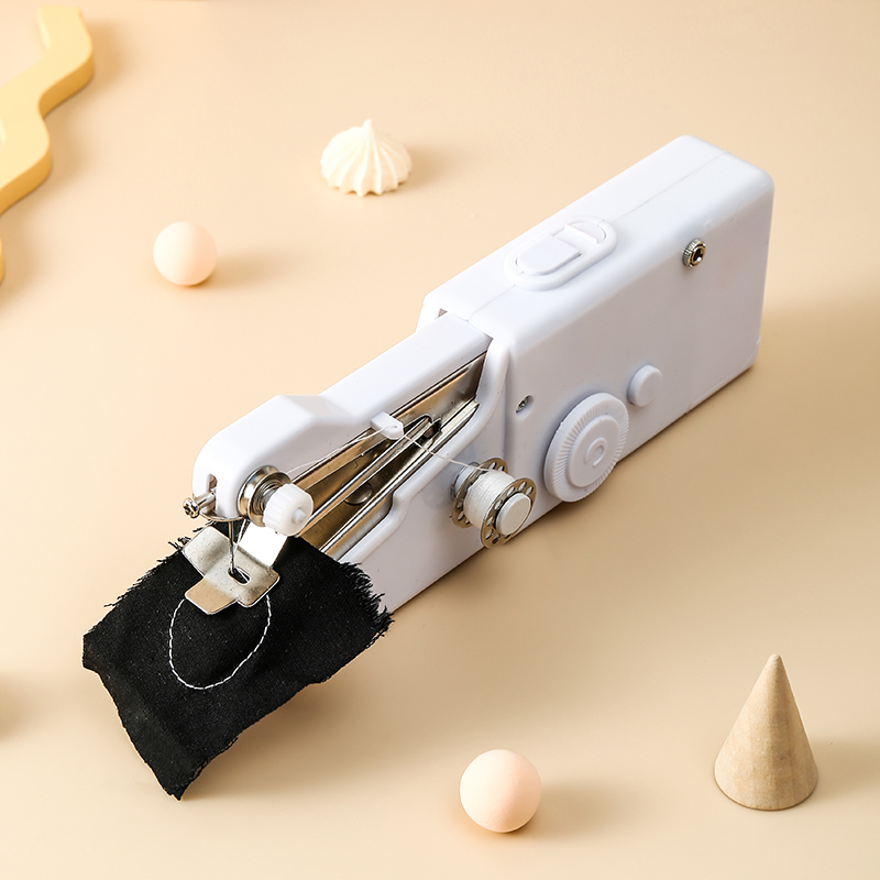 日本便携家庭用缝纫机家用小型手持手动缝衣服神器裁缝机电动缝衣 居家日用 缝纫机/针织机 原图主图