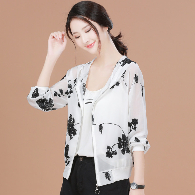 欧阿玛施旗舰店官网2020夏季新款宽松百搭绣花连帽防晒开衫外套女