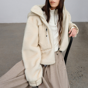 仿毛绒面料 半圆原创女装[运动]2025冬季运动休闲环保拼接外套女