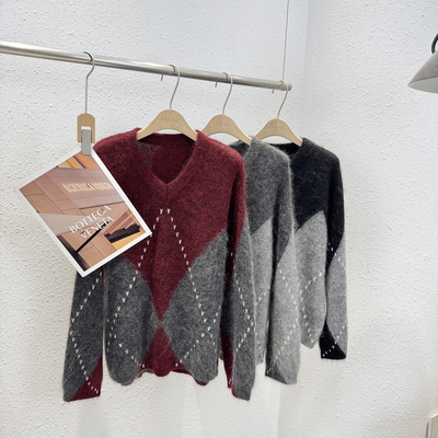 菱格提花V领套头马海毛衫