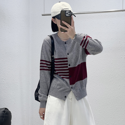 撞色提花全羊毛圆领开衫